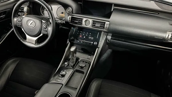 Lexus IS