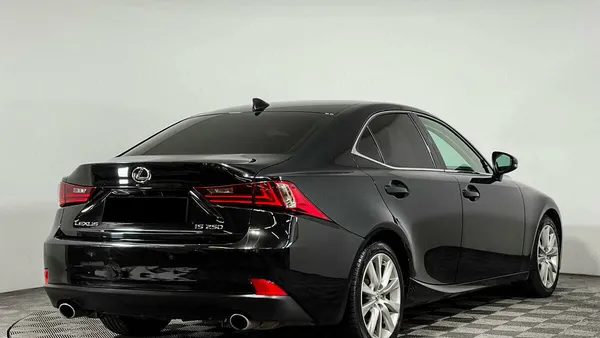 Lexus IS